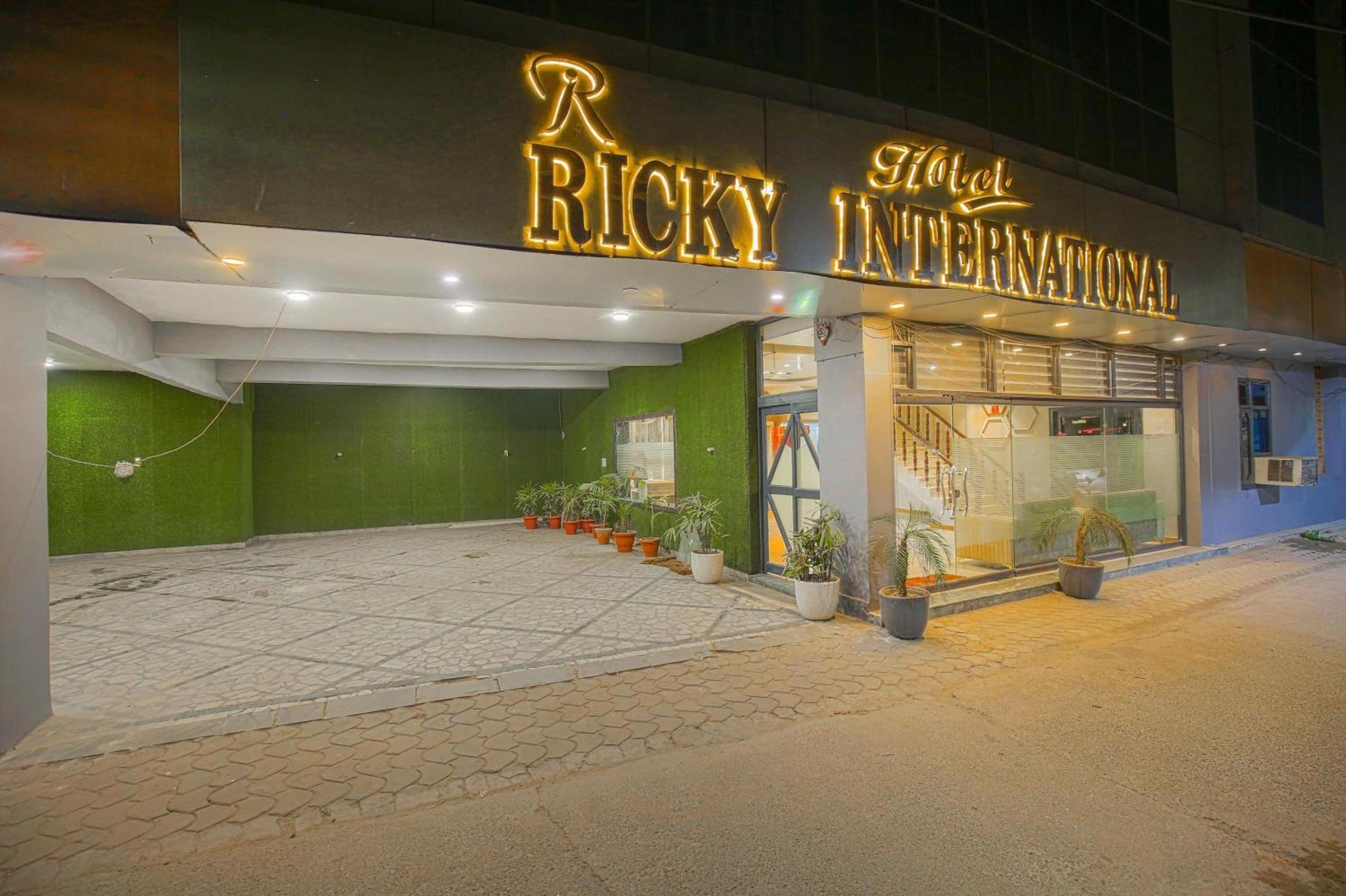 Hotel Ricky By Sahibs Group Αμριτσάρ Εξωτερικό φωτογραφία
